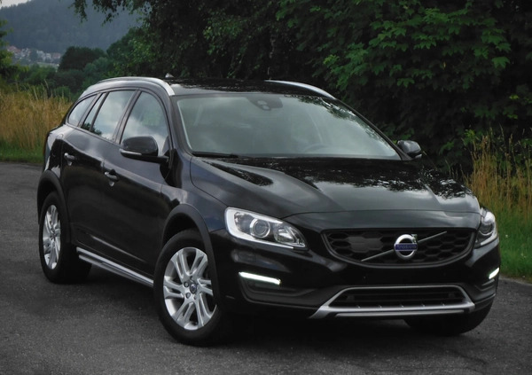 Volvo V60 Cross Country cena 73000 przebieg: 183000, rok produkcji 2017 z Dąbrowa Tarnowska małe 596